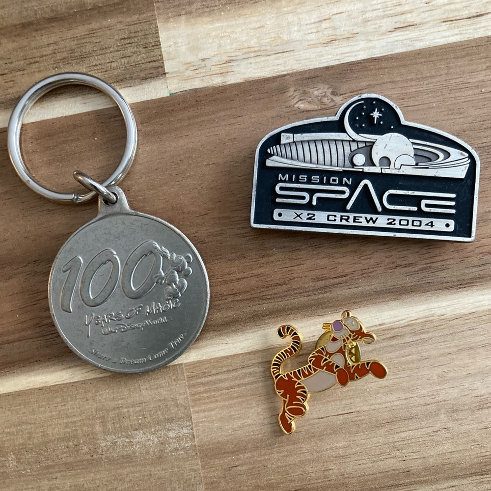 Vintage Disney Lot
Pin, Keychain and Magnet